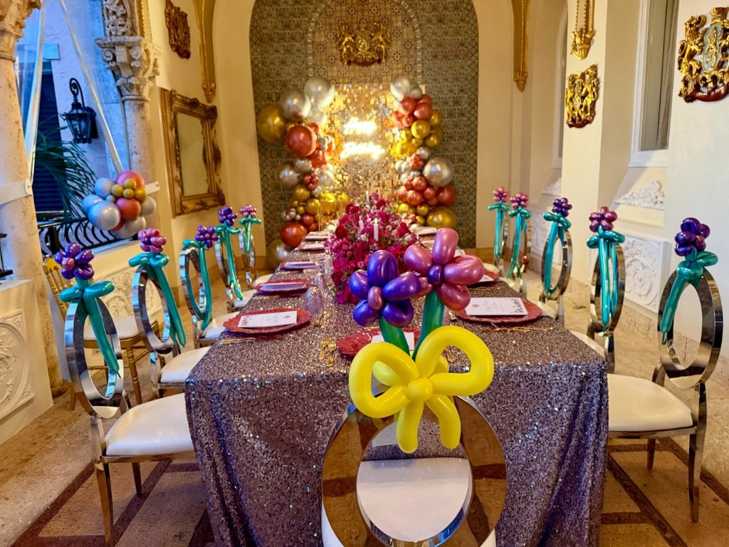 Balloon decor installation